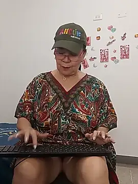 laliItaclark online show from June 6, 12:11 pm