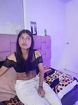 YeseniaRodriguez3 online show from June 10, 12:59 pm