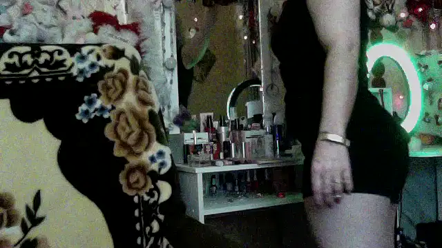 xHot Amazonq online show from January 16, 9:55 pm