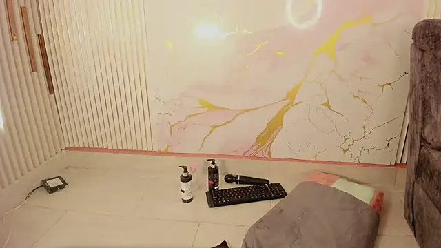 NhoanBrunette online show from April 15, 7:58 pm