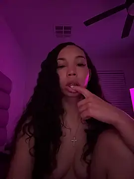 nikkiloveee online show from March 4, 7:26 am