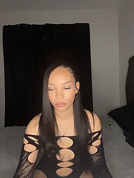 nikkiloveee online show from November 7, 4:07 am