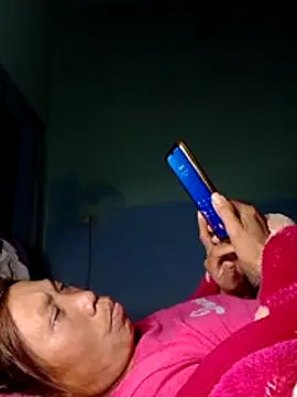 bella-la online show from March 6, 1:39 pm