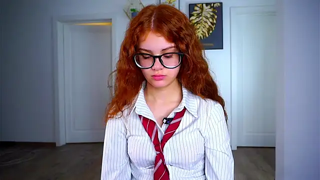 YettaCalabria online show from April 23, 1:02 pm