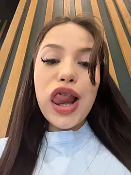 Kissy Moon online show from November 7, 3:17 pm