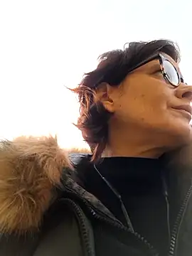 Piediniecollant online show from January 16, 1:18 pm