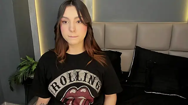 DakotaRussell  online show from December 14, 12:33 pm