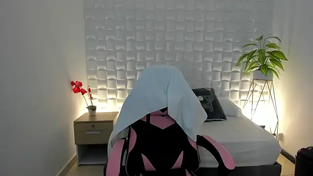 victoria 243 online show from March 3, 8:48 pm