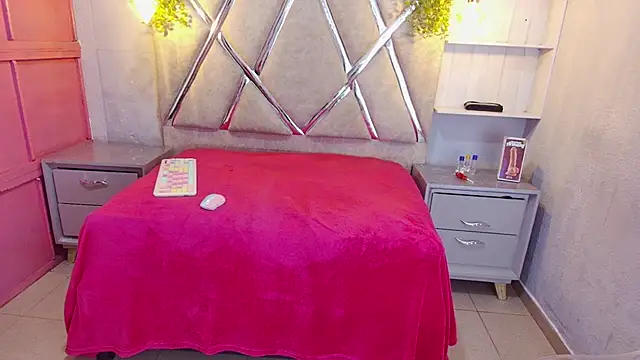 esmeralda feerrer online show from October 30, 1:01 pm