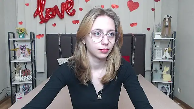 TracyLll online show from February 20, 6:26 am