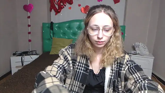 TracyLll online show from February 4, 6:05 am