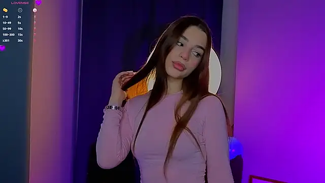 LauraHansil online show from April 9, 7:08 pm