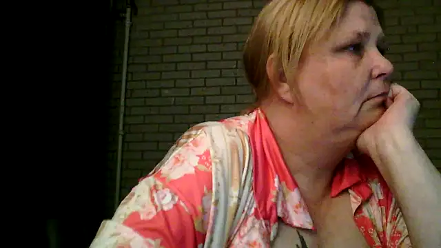 Sylviastar46 online show from April 18, 7:07 pm