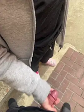 Teeny-Slut18 online show from May 16, 7:00 am