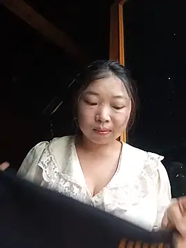 julybe online show from June 10, 9:41 am
