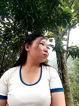 julybe online show from April 27, 5:59 am