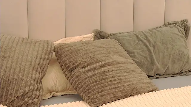 VickiBanx online show from February 19, 4:23 am