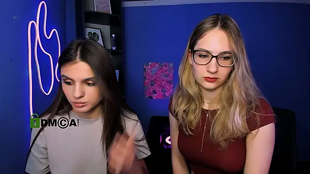 lisa dark  online show from April 24, 7:49 pm