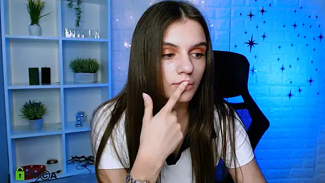 lisa dark  online show from June 3, 2:33 pm