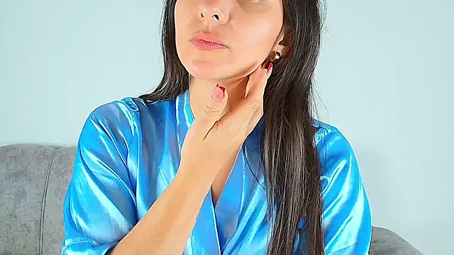 alana pink95 online show from November 7, 7:30 pm