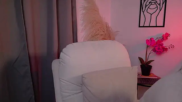 SeleneNova online show from April 21, 6:48 pm