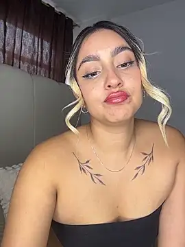 Elina Hills online show from April 26, 8:50 pm