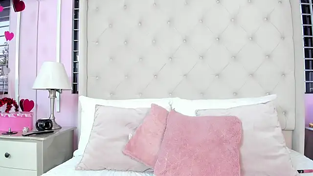 scarlett leblanc  online show from March 4, 11:50 am