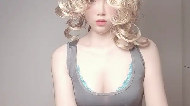 JuliaNoir online show from April 24, 11:46 am