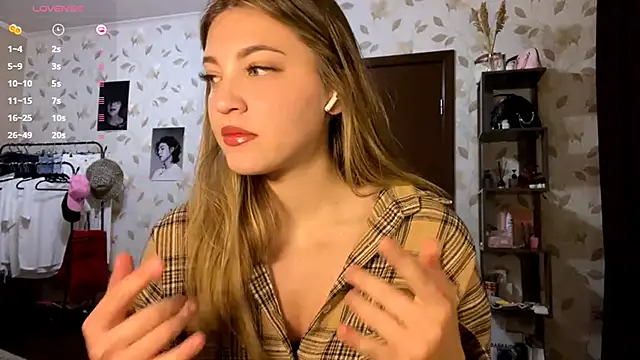 OrethaEredia online show from November 11, 4:15 pm