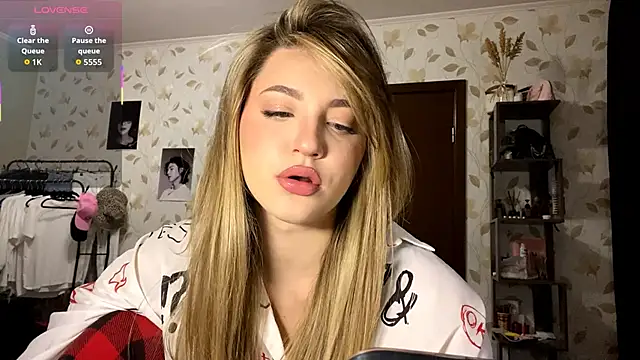 OrethaEredia online show from November 16, 4:18 pm