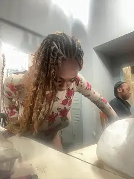 MadameMuse online show from April 21, 1:42 am