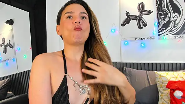 Cloe Bonne online show from December 21, 8:13 pm