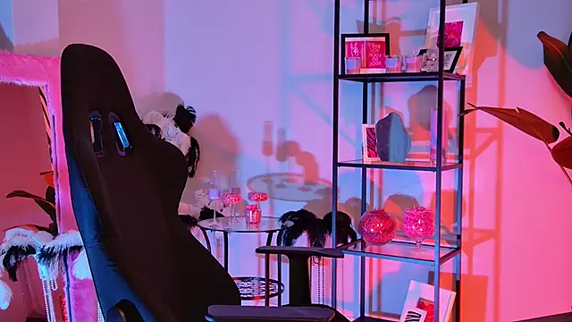 ElinVale online show from March 21, 2:55 pm