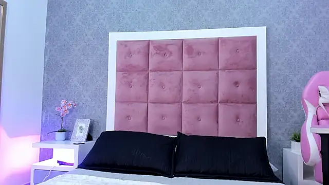 ailenaranda online show from November 10, 12:55 pm