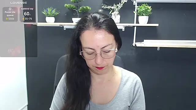 Lauryn Jones online show from April 27, 5:32 pm