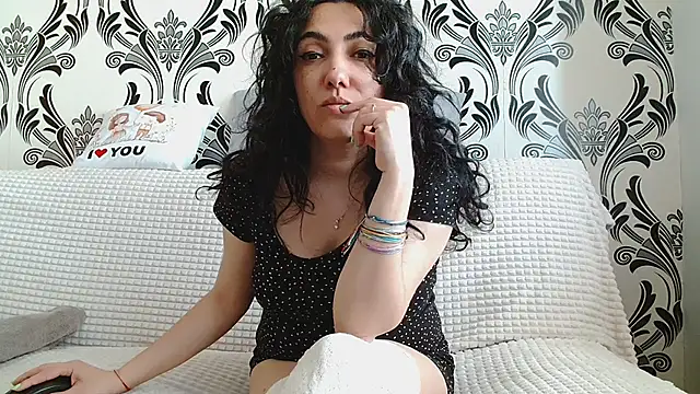 CharmingPearl online show from April 24, 12:30 pm