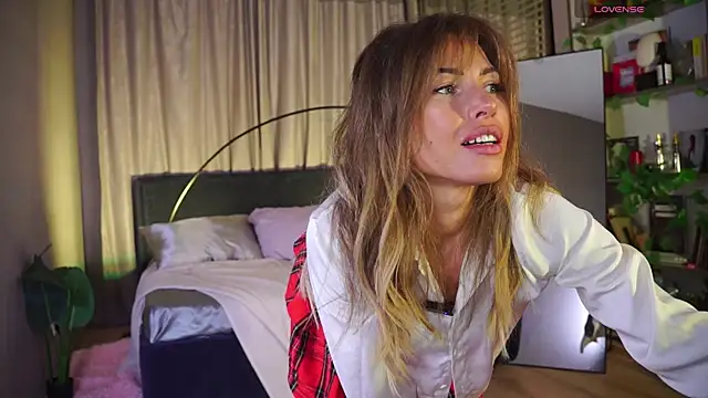 Nikki  Amour online show from December 18, 12:10 pm