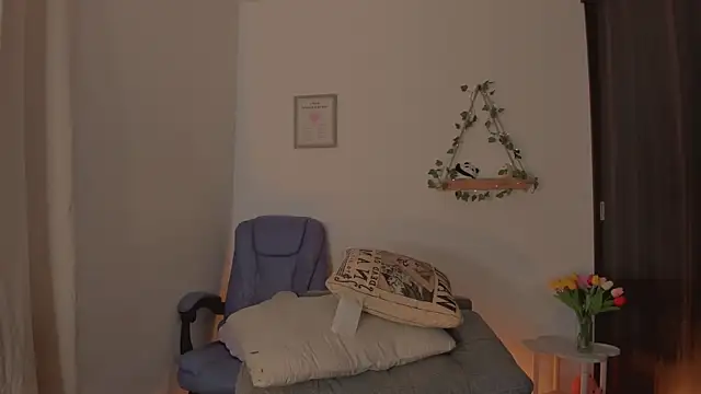 bergmanamii online show from April 28, 2:27 am