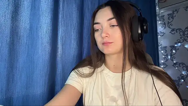 TwotyBright online show from December 14, 8:09 am