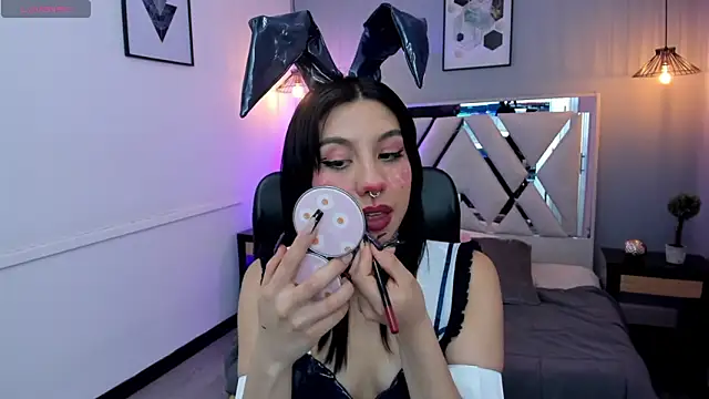 zoe-moreau online show from April 14, 7:47 pm