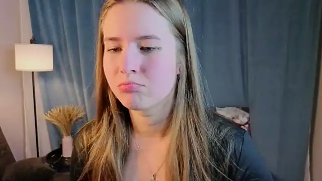 MowasaBritten online show from December 4, 5:24 pm