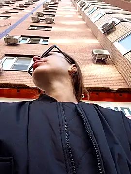 MelissaPinkiss online show from April 26, 2:15 pm