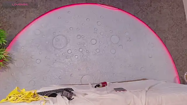 Shanelsmith online show from April 23, 2:52 am