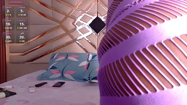 missfoster online show from April 18, 2:47 am