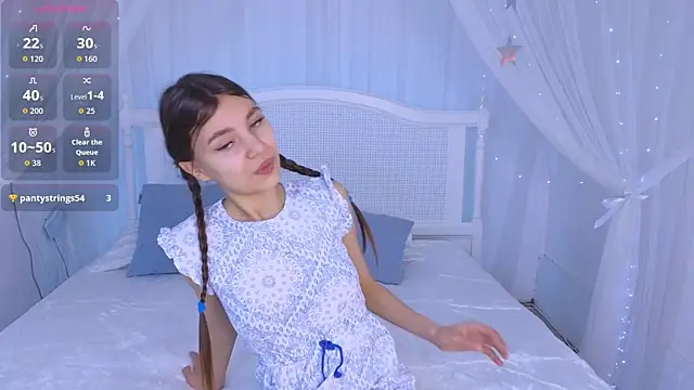 Little  Lunaa online show from April 12, 10:07 am