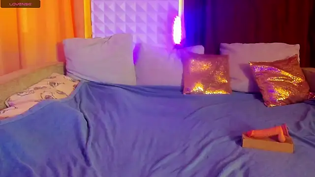 Eva purrr  online show from April 28, 8:29 am