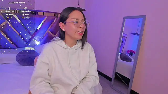 Kittyy patitas suaves online show from January 8, 4:05 am