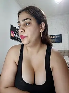 nahiarabiel33 online show from April 18, 9:04 pm
