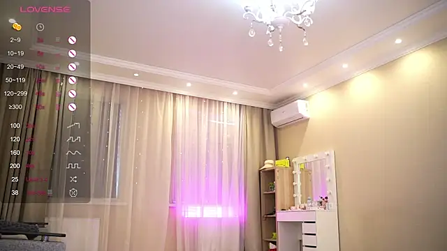 Bananalizzy online show from April 24, 12:30 pm