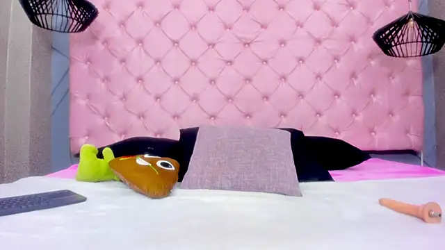 Mia Horney online show from November 27, 2:42 pm